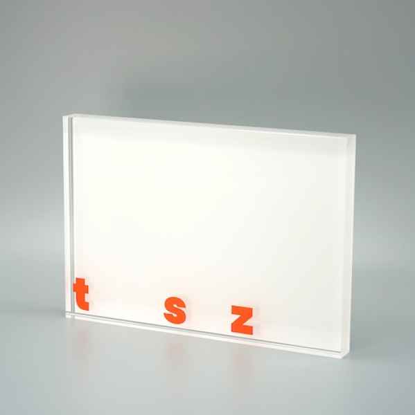 bloc-logo: tresses-zero