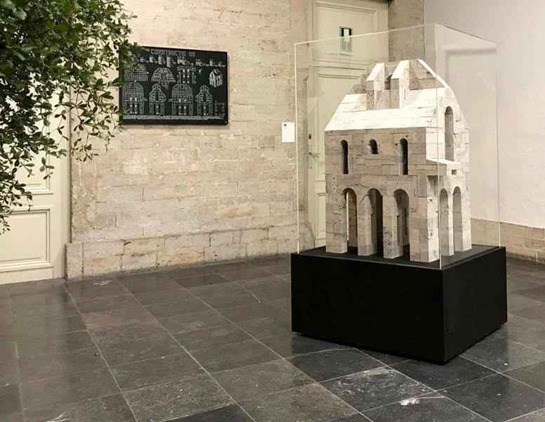 Boite vitrine / coiffe en plexi