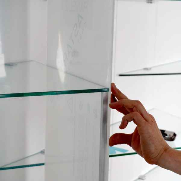 Détail vitrine, montage par profils Alu