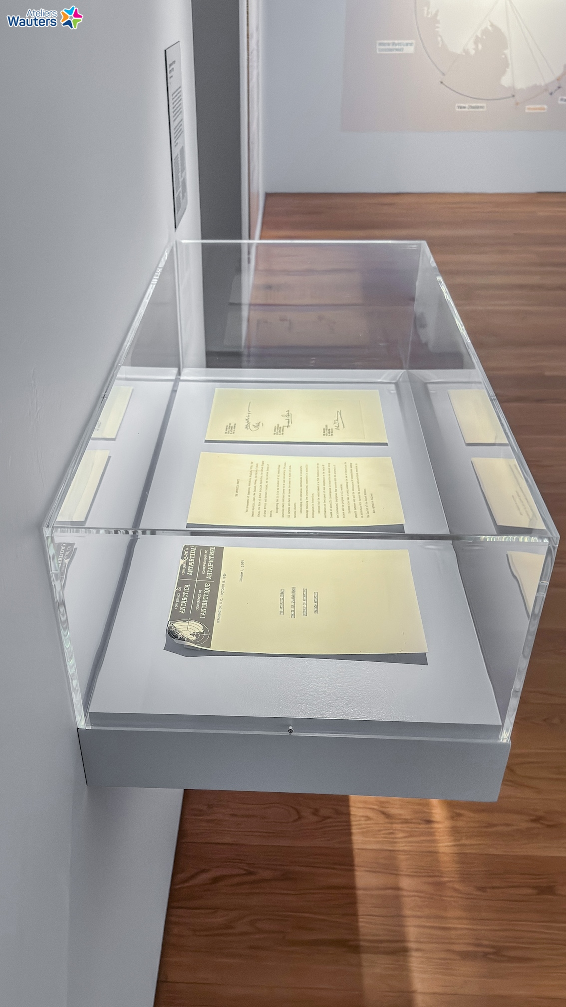 boîte vitrine - coiffe en plexi